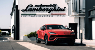 Lamborghini Urus junto a la fábrica de Italia / LAMBORGHINI