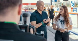 Olivia Van Dalen en el Box de CUPRA en la Formula E / CUPRA