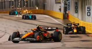 Lando Norris de McLaren en el GP de Singapur / X MCLAREN