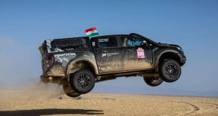 Un coche en acción en el Rally Tunisie Challenge