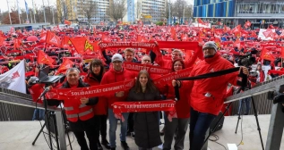 Concentración de huelguistas de Volkswagen en Wolfsburg / X IG METALL