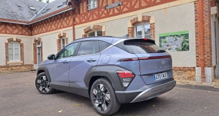 Hyundai Kona en una parada en Francia / T.F.