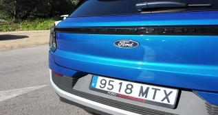 Parte trasera de Ford Explorer