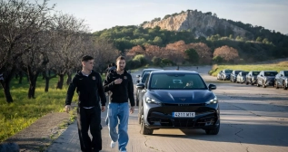 Jugadores del Barça en Terramar con Cupra