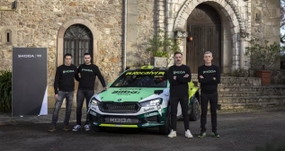 Los pilotos y el coche de Skoda en el Supercampeonato de España de Rallyes